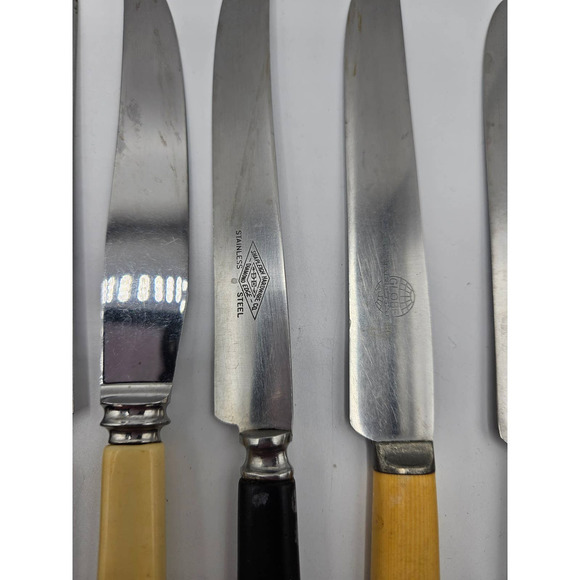 Bakelite Silverware Knives Mixed Lot 13 Various Colors Conditions Stainless - Picture 7 of 11